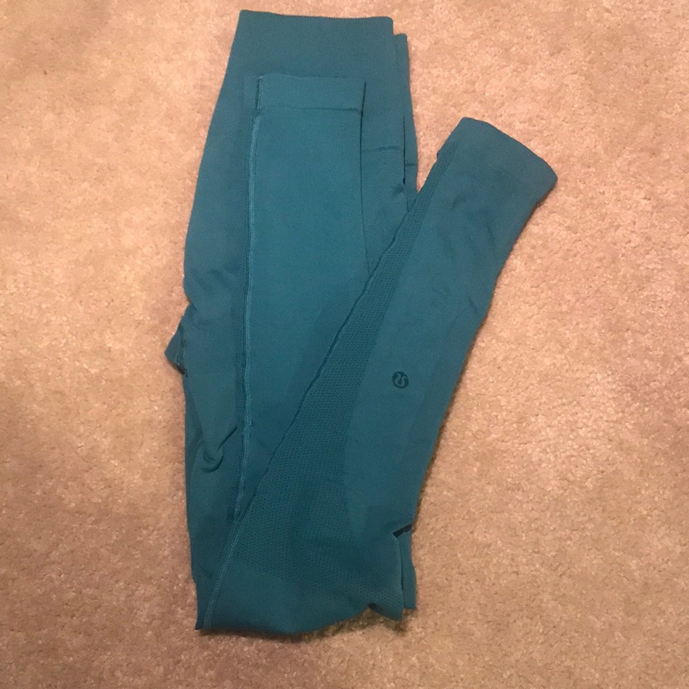 Lululemon high rise pants.